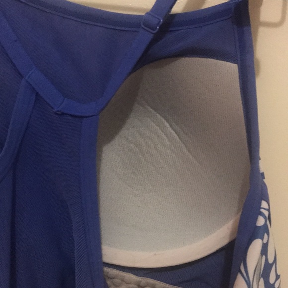 💚 2/22 💚 Workout top with built in bra - Picture 4 of 6